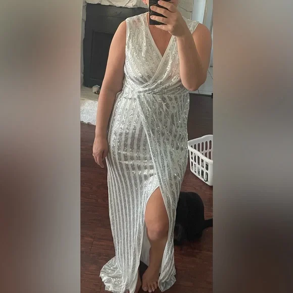 White and silver sequined dress sz large - Picture 4 of 4